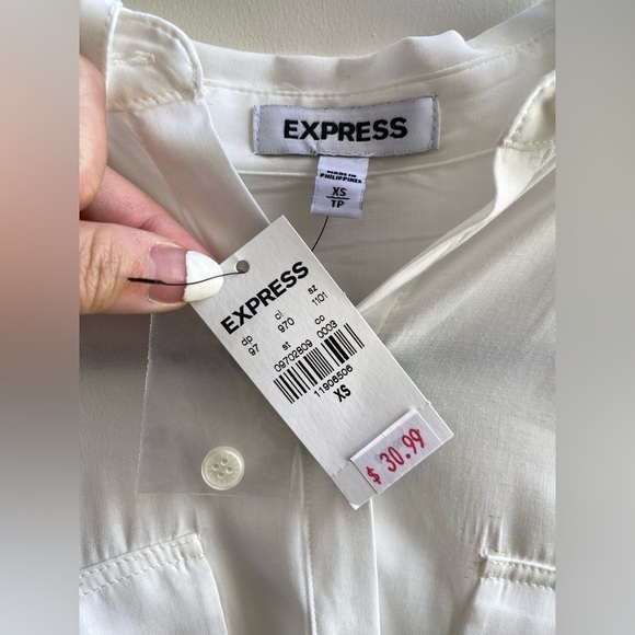 Express White buttondown shirt size XS NWT never worn - Picture 2 of 3
